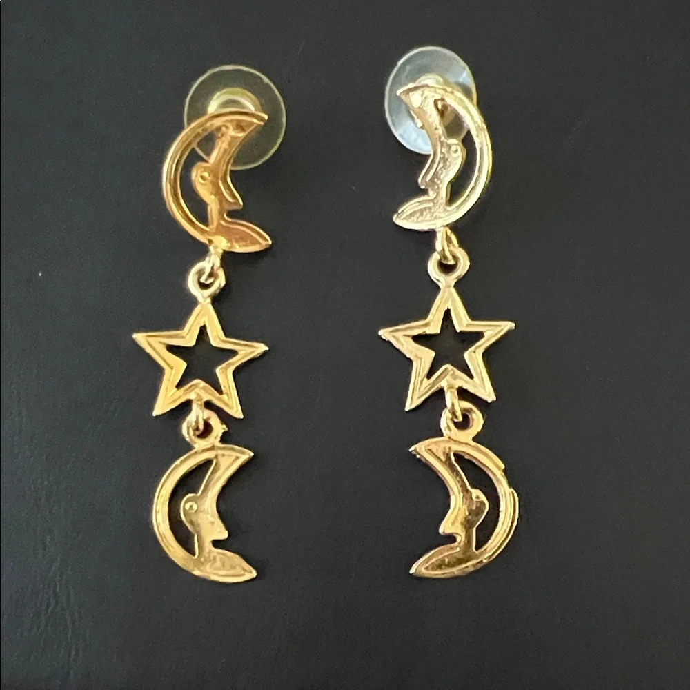MOON and STARS NWOT GOLD TONE PIERCED 2” DANGLE EARRINGS IN GIFT BOX.